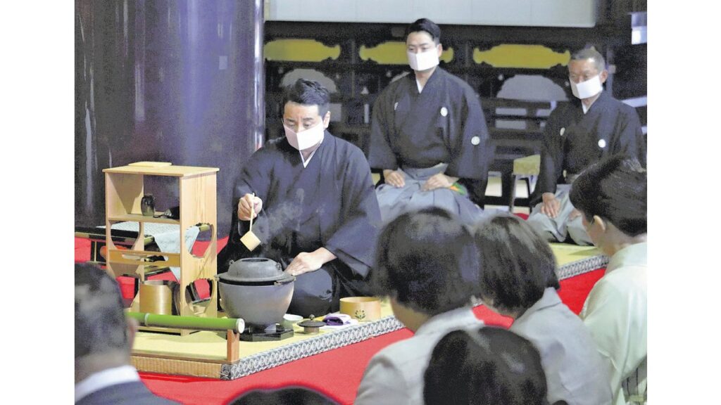 [ニュース] お点前見事…最上稲荷山妙教寺