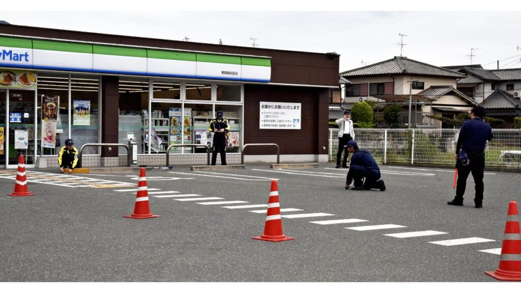 [社会] ３歳ぐらいの女児、母親の運転する車にはねられ意識不明…奈良県御所市のコンビニ駐車場で