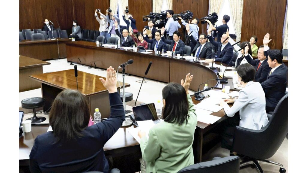 [政治] 「共同親権」導入の民法改正案、きょう成立へ…子どもの利益確保狙い