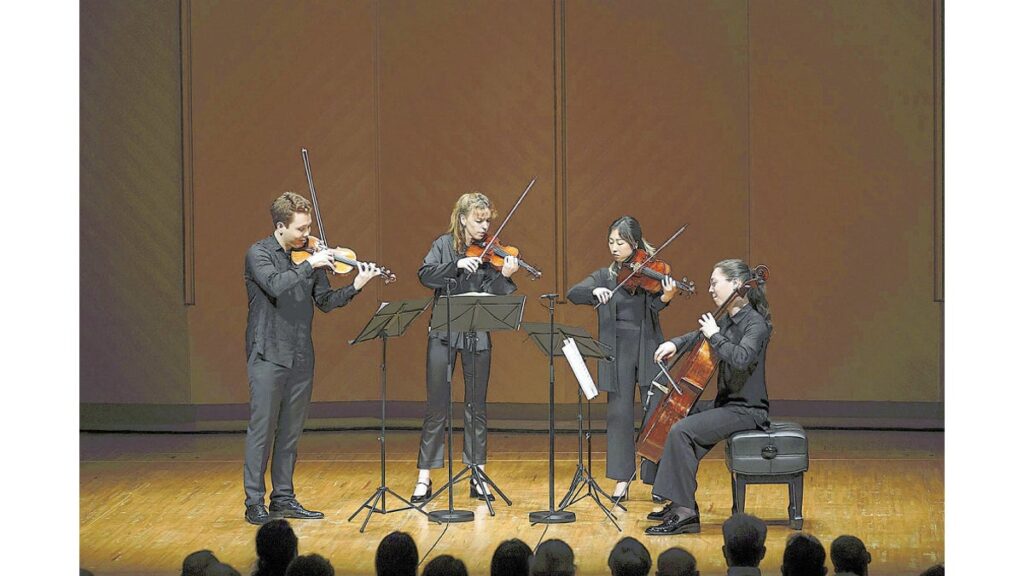 [音楽] レオンコロ弦楽四重奏団…なめらか和音、無私の清々しさ