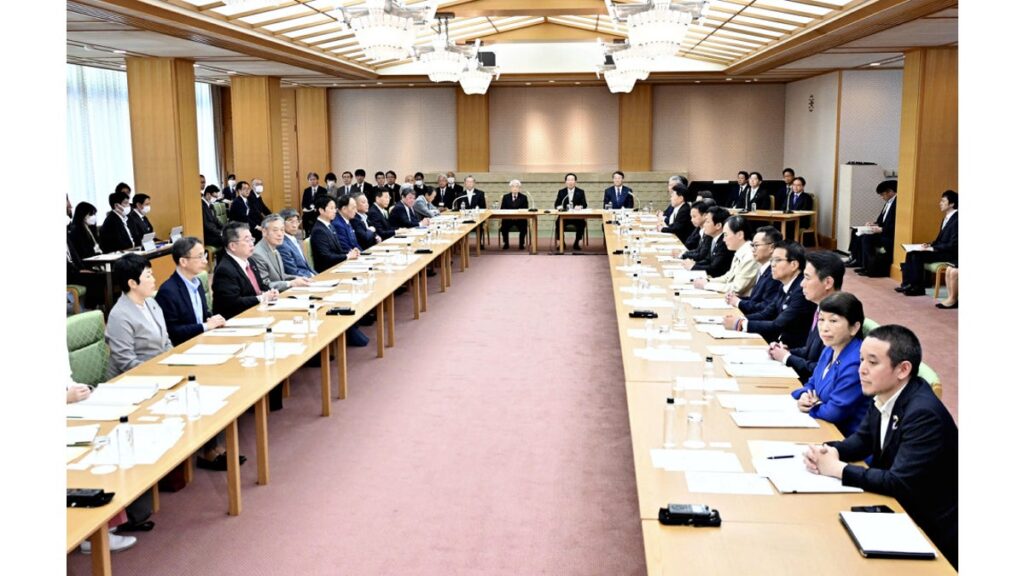 [政治] 安定的な皇位継承、与野党協議が初会合…２案軸に今国会中の意見集約目指す