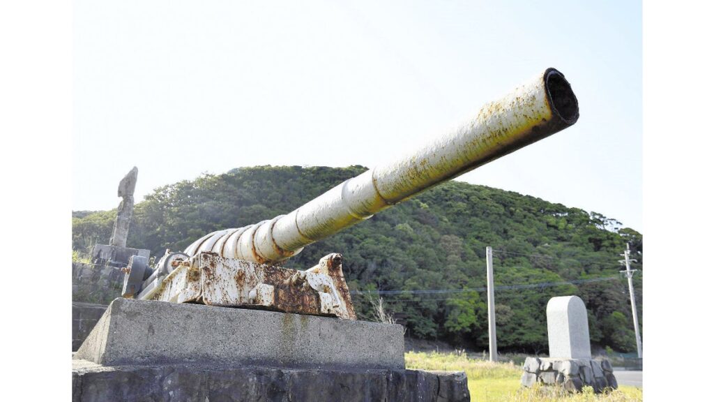 [ニュース] 対馬に残る日本海海戦の「語り部」たち…赤さび目立つ軍艦の主砲や丘に立つ東郷平八郎揮毫の碑