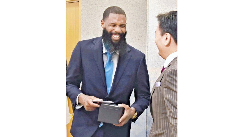 [ニュース] バスケＢ１・佐賀バルーナーズの得点王ガルシア選手が佐賀県政功労者に…外国人表彰は初めて