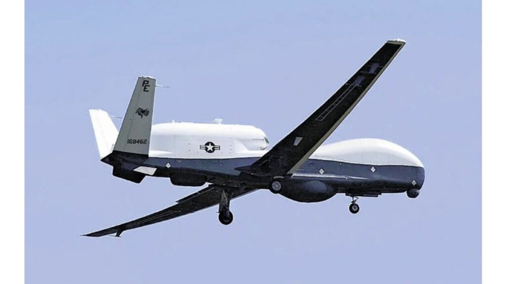 [ニュース] 米海軍の大型無人偵察機ＭＱ４Ｃ「トライトン」沖縄県の嘉手納基地に到着…東シナ海で情報収集へ