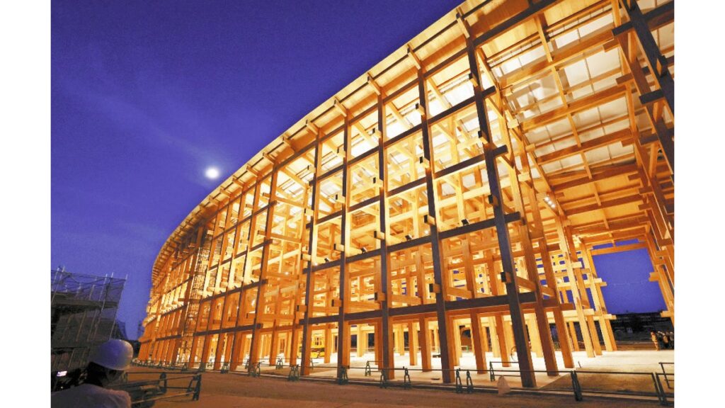 [２０２５大阪・関西万博] 万博リング、夜に浮かぶ