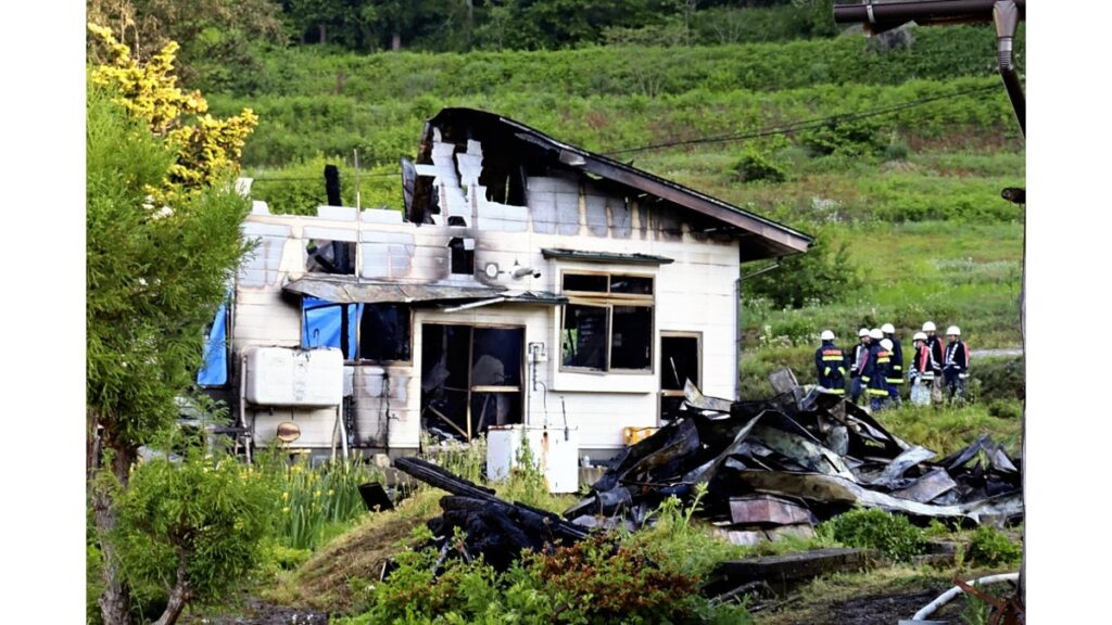[社会] 山形・大江町で住宅火災、焼け跡から４人の遺体発見…女性１人は救助される