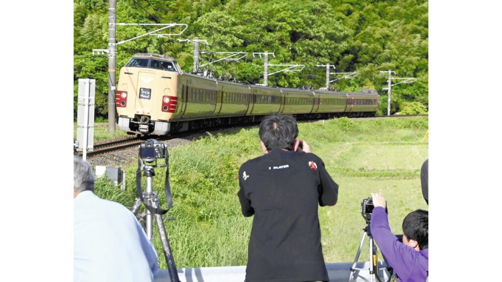 [ニュース] 最後の国鉄特急電車「３８１系」６月引退…しなの・くろしお・やくもに投入、高速で急カーブ走行