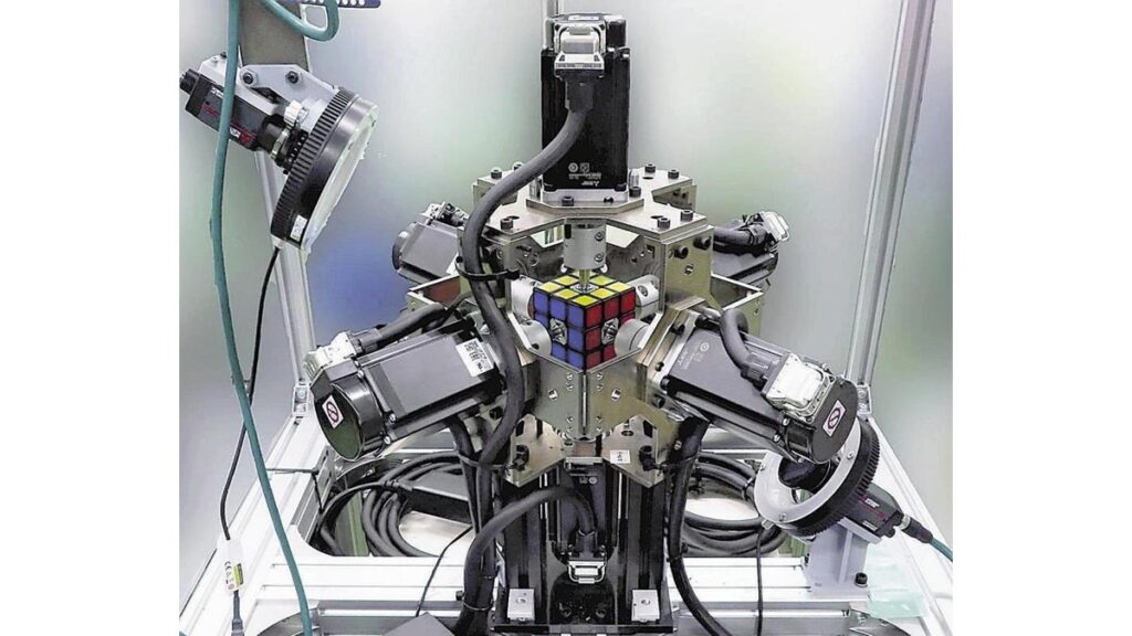 [ニュース] パズルキューブ完成、最速０．３０５秒…三菱電機開発のロボがギネス更新