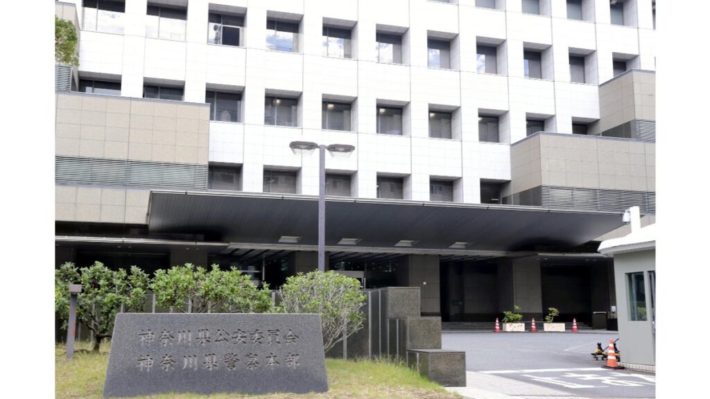 [社会] 「割れた腹筋を見せる」と女子中学生に声かけ、更衣室に監禁し下半身を露出した疑いで男逮捕