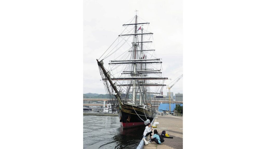 [ニュース] 復元のオランダ帆船、優美な姿…神戸に初入港