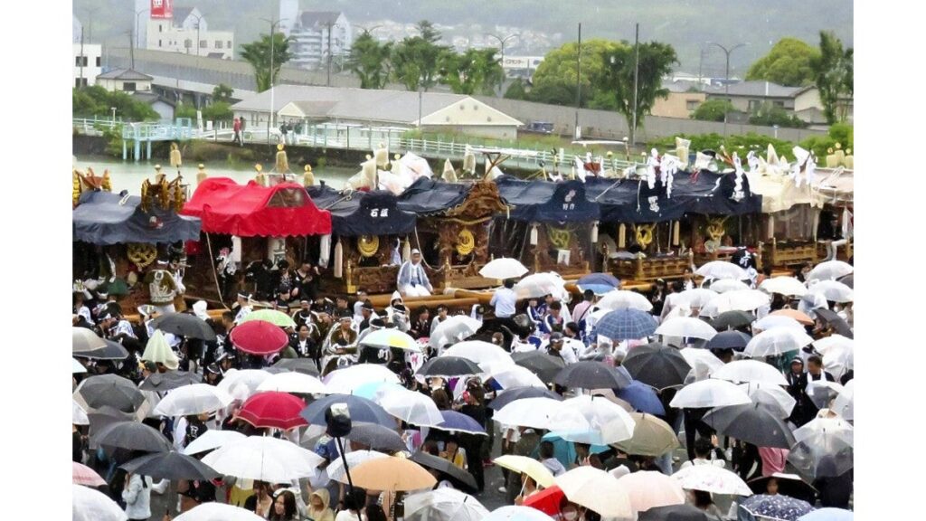 [社会] やけどの男児の衣服からつけ爪用接着剤の成分…大阪・河内長野、見物客がこぼしたか