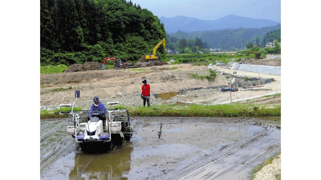 [ニュース] 田植え思い胸に 豪雨被害から復旧 飯豊