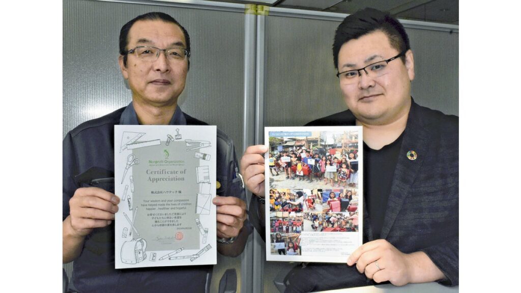 [ニュース] ランドセルに笑顔の返礼 下呂の企業にフィリピンから