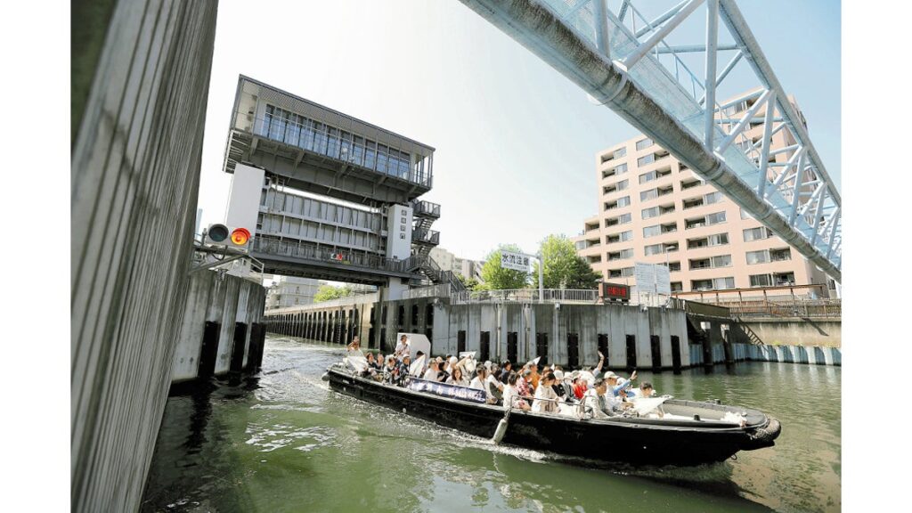 [ニュース] 巨大水門の先へ