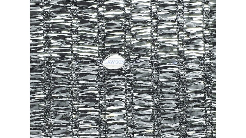 [社会] 「コンビニ富士」の幕に穴、設置翌日から日に日に増加…富士河口湖町「モラル守って」