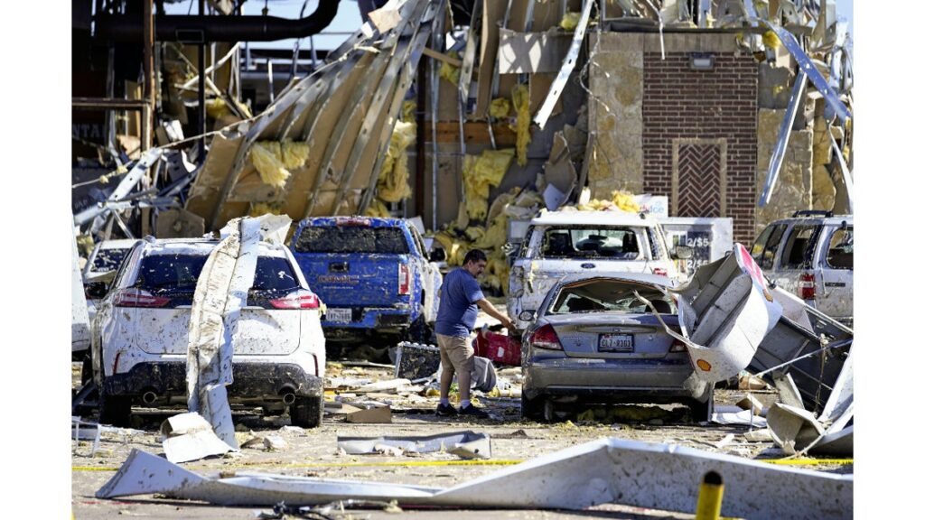 [国際] 竜巻がアメリカ１３州で猛威、子供含む２１人死亡…６０万軒が停電