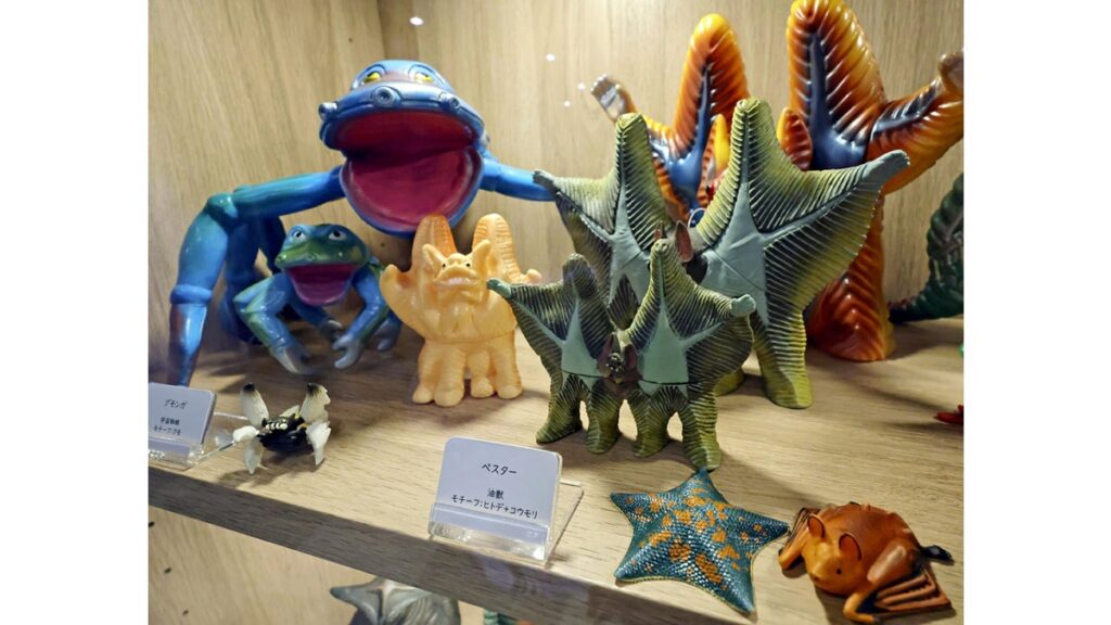 [ニュース] 怪獣ソフビ人形１７００点、海の生き物と比べてみた…「マリンワールド海の中道」学芸員のコレクション