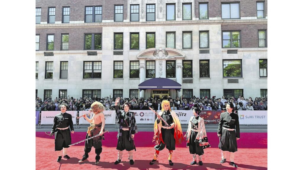 [サブカル] マンハッタンに「鬼滅の刃」登場…パレードに歓声「いつか日本に行ってみたい」