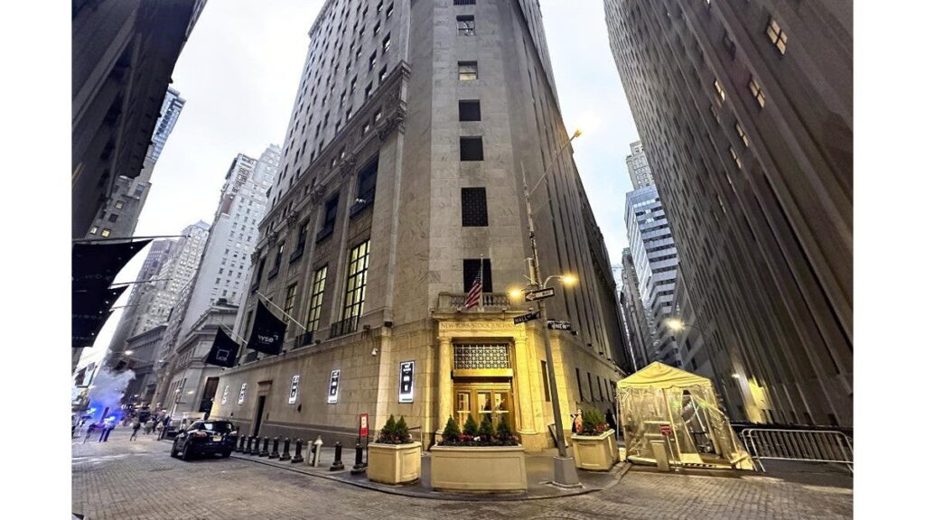 [経済] ＮＹダウ終値、２１６ドル安の３万８８５２ドル…米長期金利が上昇