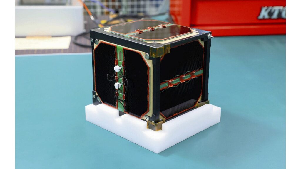 [ニュース] 世界初の木造小型人工衛星が完成…京都大と住友林業が開発、９月にも宇宙へ