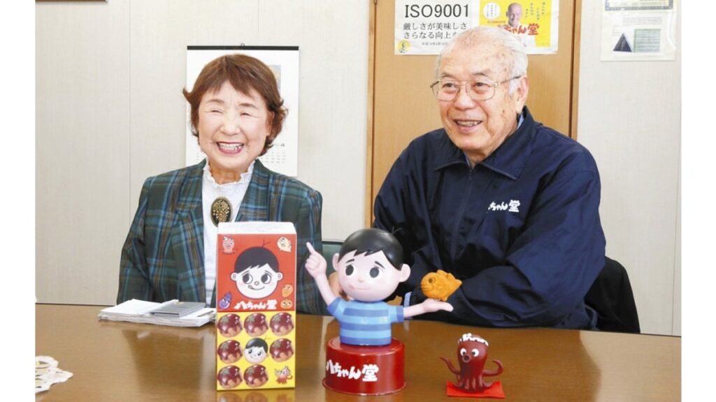 [道あり] 「八ちゃん堂があるのは妻が支えてくれたから」創業期から経理会計、銀行取引担う