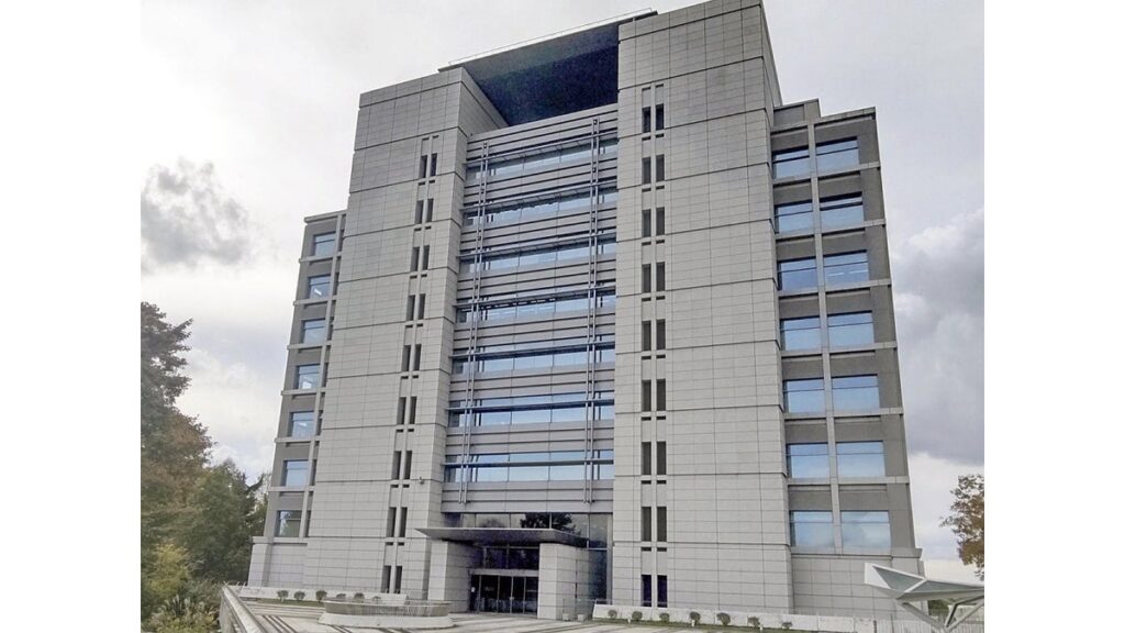 [社会] 矢が大型トラックのドア貫通、クロスボウで発射か…茨城の常磐道を走行中