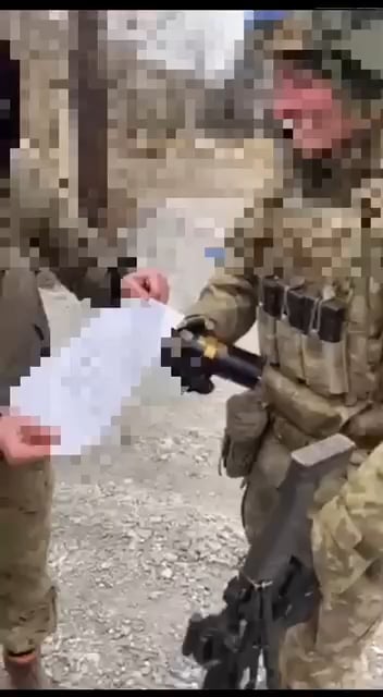 2月、シベリア大隊は、仲間の一人がアヴディイウカ近郊の戦闘で死亡したとの知らせを受けた。手紙から目を上げて、彼が死んだはずなのに気づかずに目の前に立っているのを見たときの彼らの驚きを想像してみてほしい。