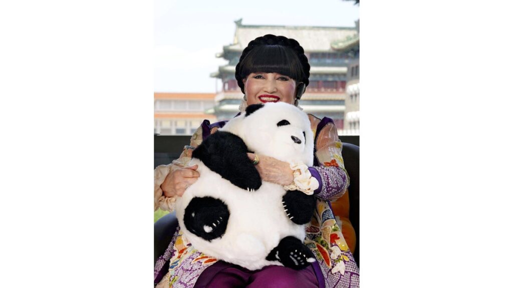 [本よみうり堂] 「続 窓ぎわのトットちゃん」中国語版の出版記念イベント、北京で開催…黒柳徹子さん「うれしい」