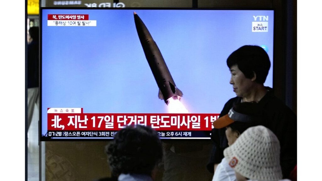 [国際] 北のミサイル十数発、韓国軍基地への攻撃能力誇示か…ゴミ風船はソウルの日本大使館のビルにも落下