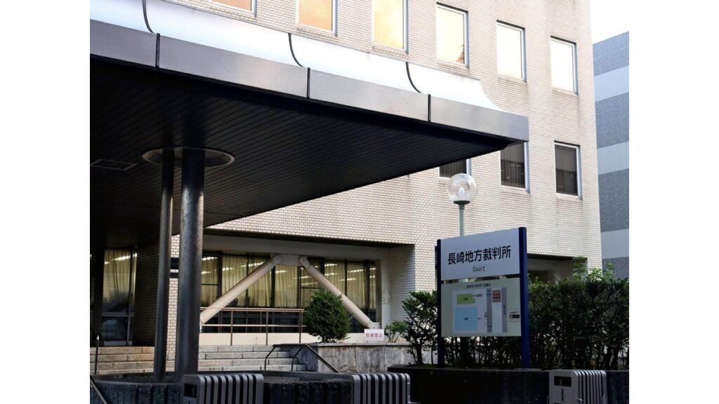 [ニュース] コンビニ店員と客をバールで殴り現金奪った被告に懲役２２年求刑…検察側「計画性あった」