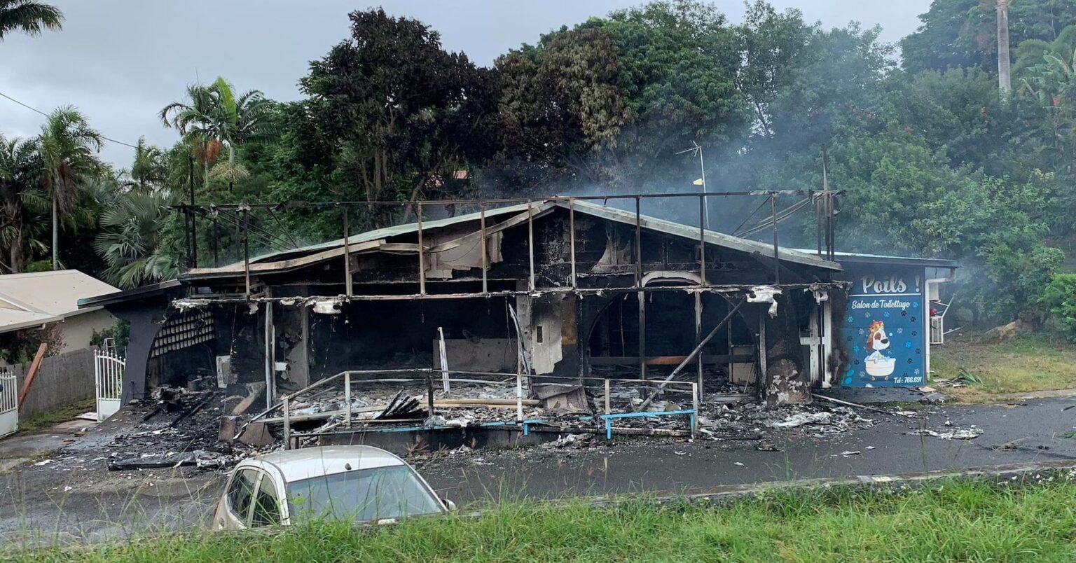 ニューカレドニアに非常事態宣言、暴動の死者4人に 仏軍派遣へ