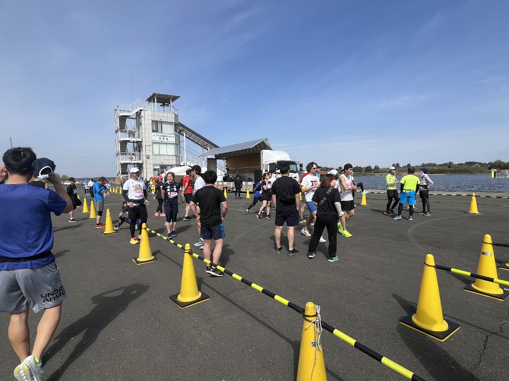 スタート地点。普通の大会ならランナーでぎっしりだが、号砲直前でもゆったり