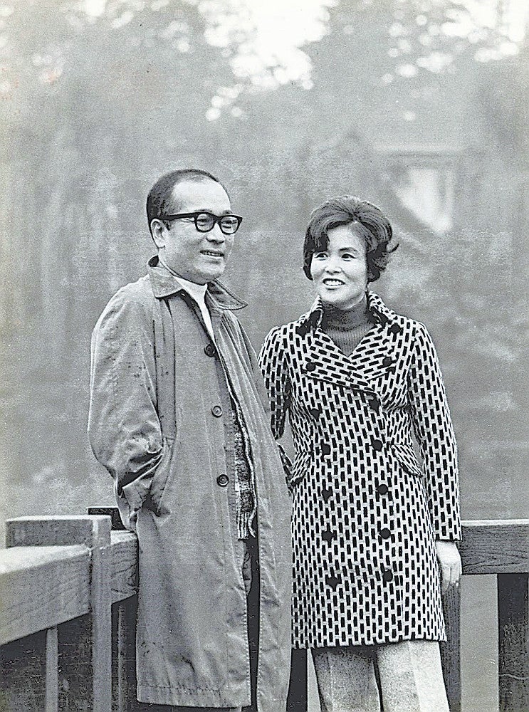 吉村昭さんと津村節子さん（吉村昭記念文学館寄託資料）