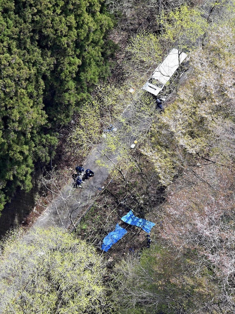 宝島さんらの遺体が発見された現場付近（４月１７日、栃木県那須町で、読売ヘリから）
