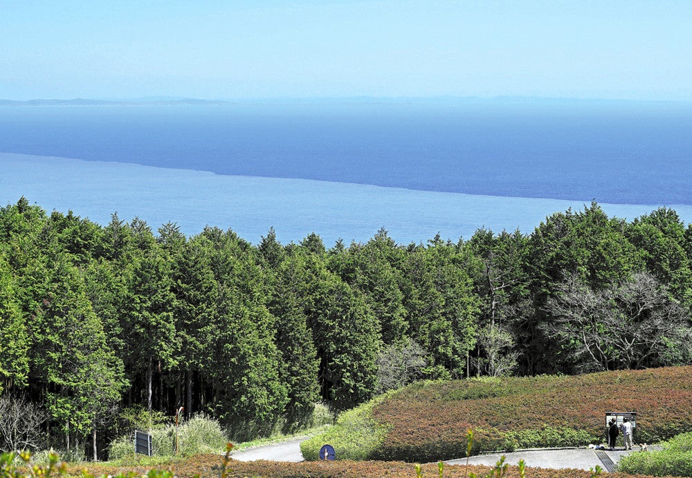 湯河原町と真鶴町の境にある星ヶ山公園から相模湾が一望できる