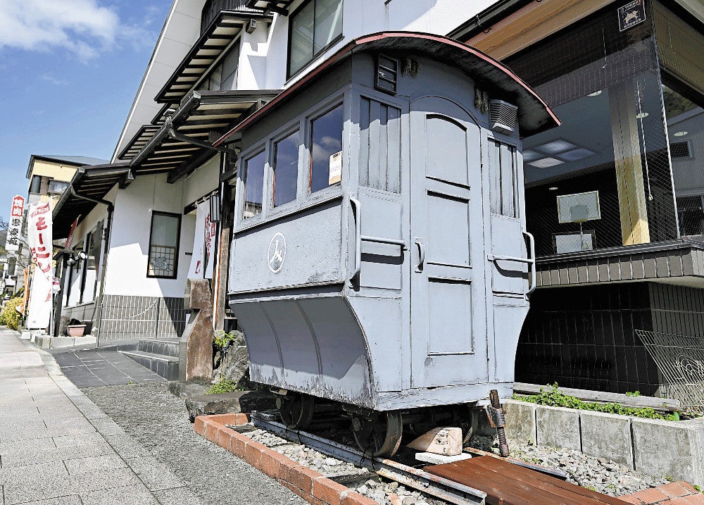 国木田独歩の作品にも登場する「豆相人車鉄道」の車両模型。小田原と熱海の間を人が押して乗客を運んだ
