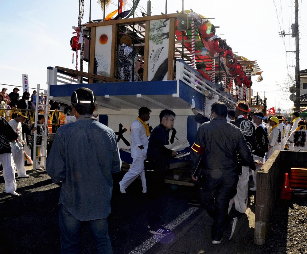 観客らがけがをした「常陸大津の御船祭」の事故現場（２日、茨城県北茨城市で）