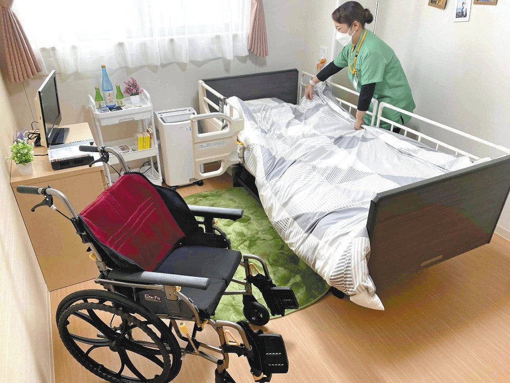 ホスピス型住宅「ＲｅＨＯＰＥ　博多筑紫」の部屋。私物なども自由に持ち込める（福岡市博多区で）