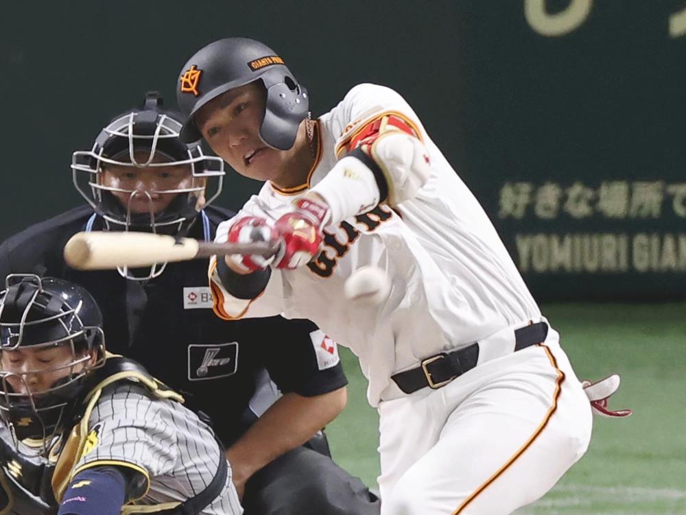 １回２死１、２塁、先制打を放つ坂本（３日）＝後藤嘉信撮影