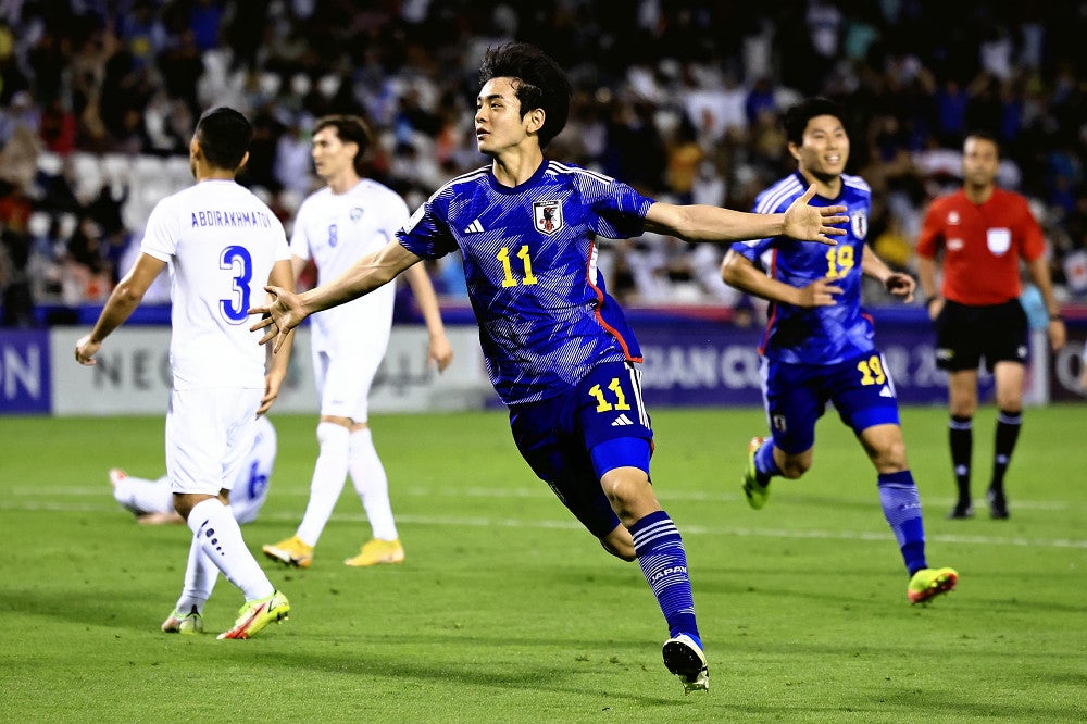 後半、先制ゴールを決め喜ぶ山田楓（中央）（３日）＝松本拓也撮影