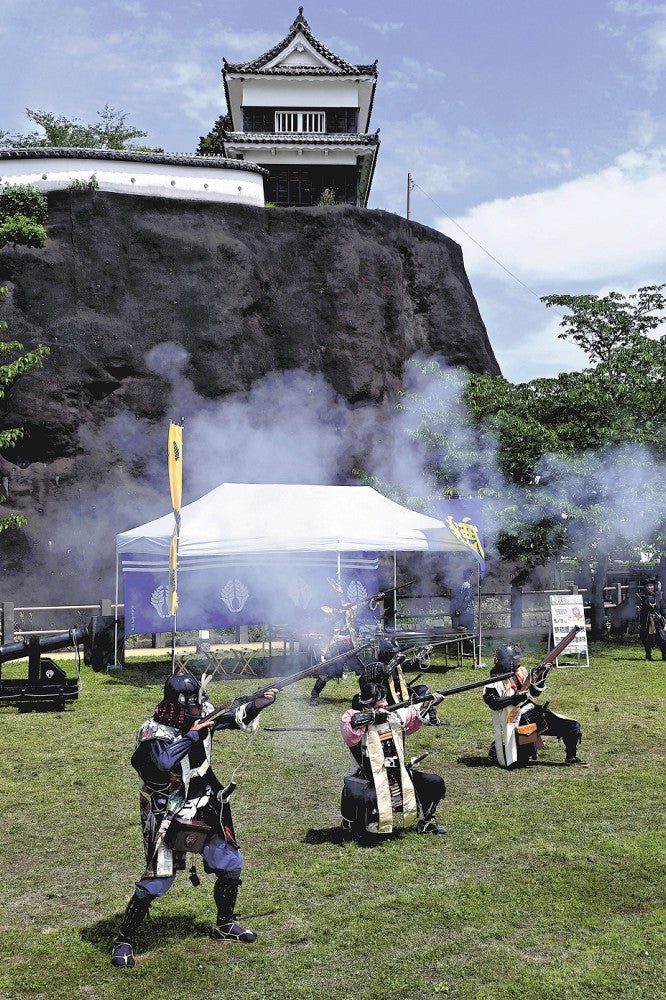 豊後大友宗麟鉄砲隊による火縄銃の演武