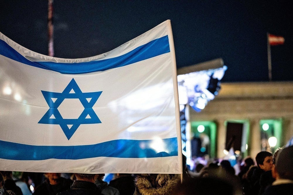 イスラエルの国旗＝ロイター