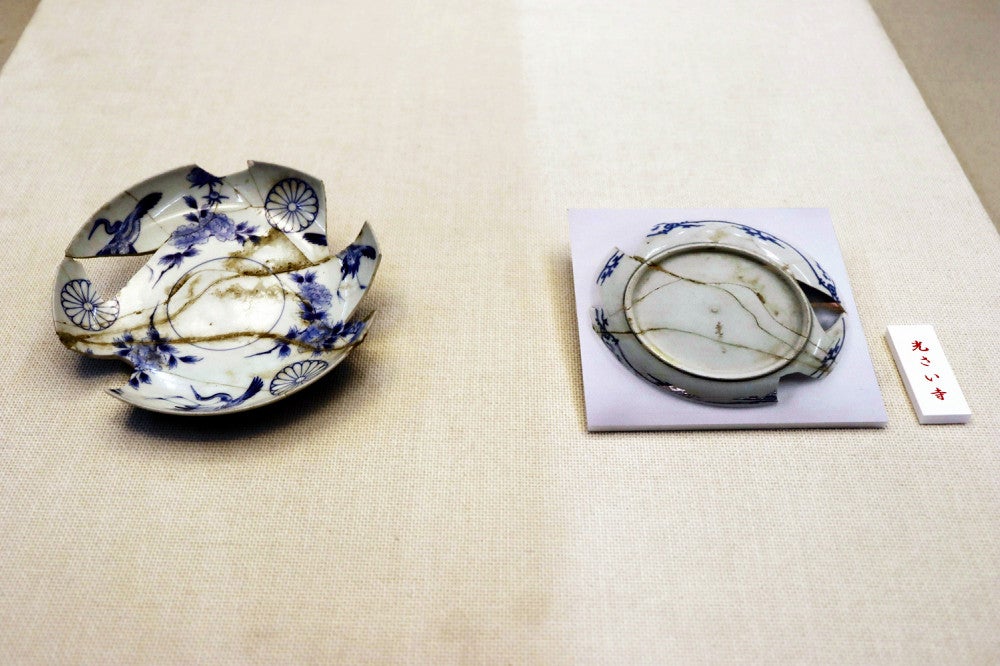 天皇家で使われていた「染付皿」