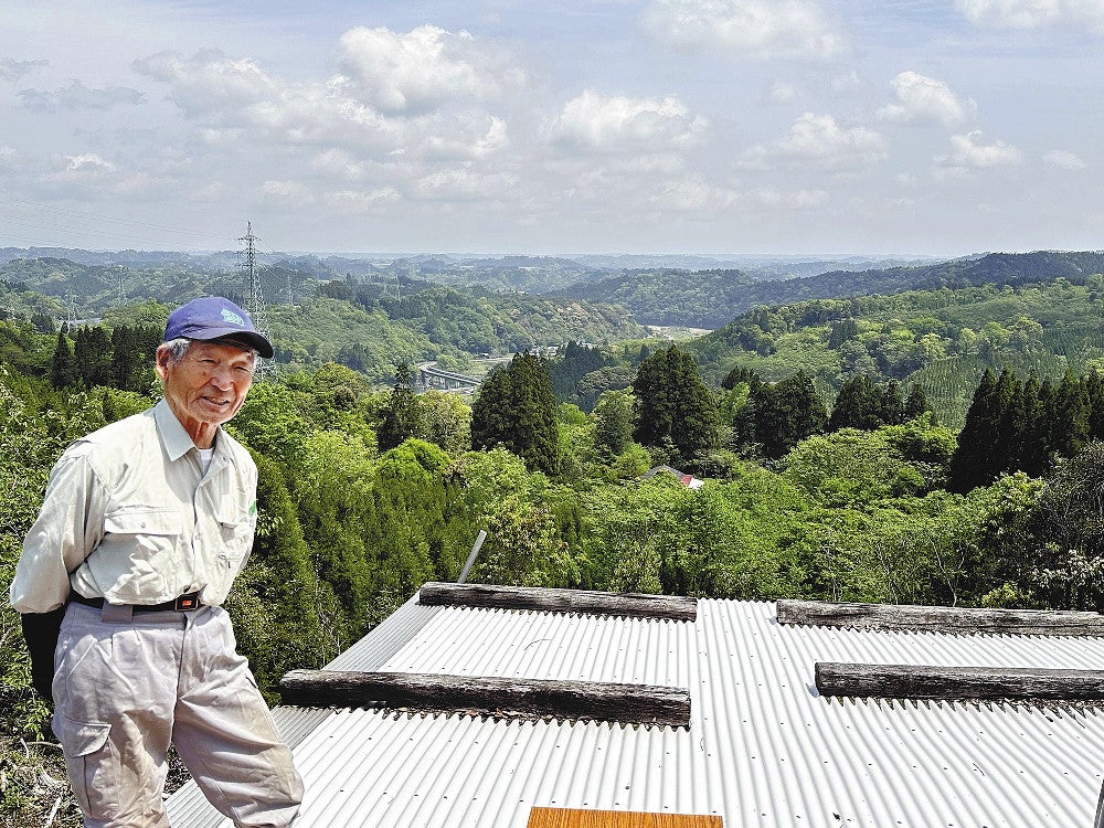 展望台からの景色を紹介する吉瀬さん