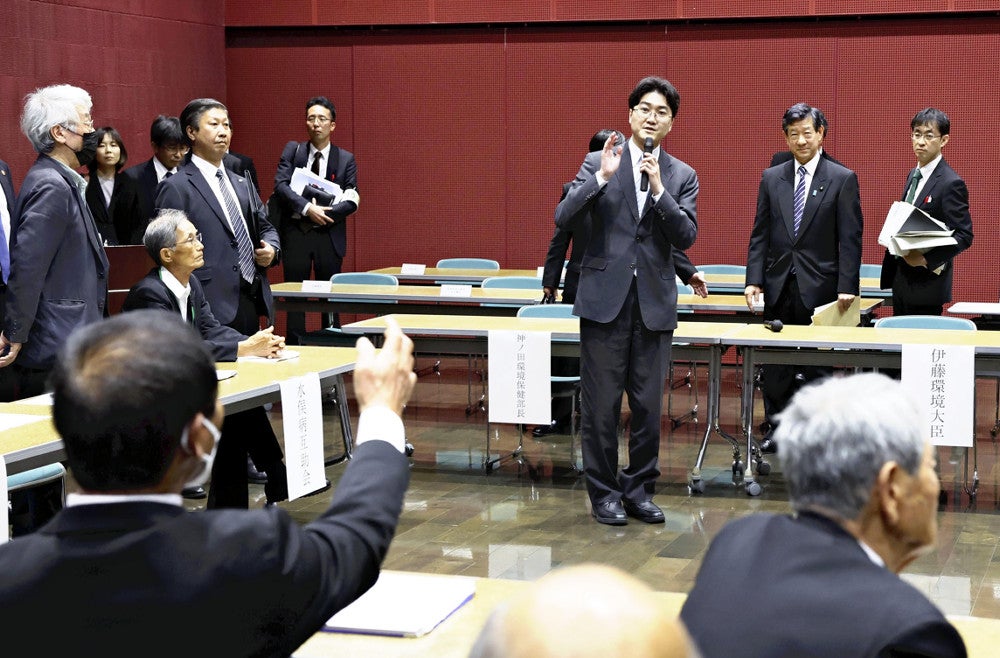 進行を巡り混乱が起きた懇談（１日）