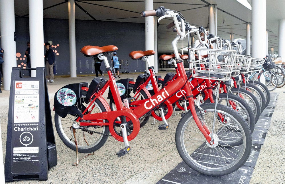 「チャリチャリ」の自転車が並ぶポート