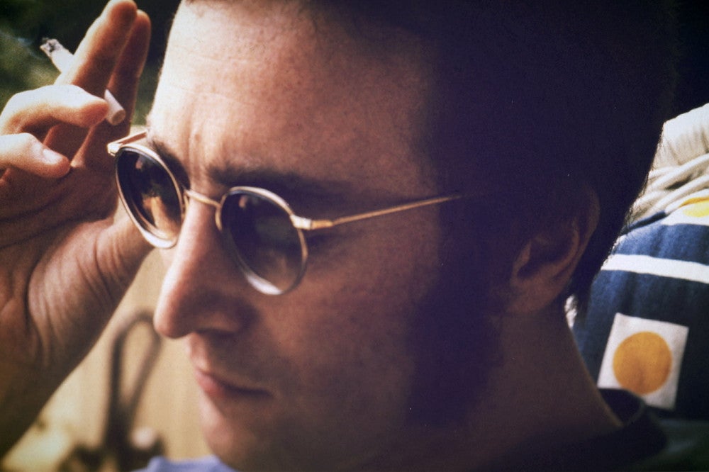 「ジョン・レノン　失われた週末」から＝（Ｃ）２０２１　Ｌｏｓｔ　Ｗｅｅｋｅｎｄ，　ＬＬＣ　Ａｌｌ　Ｒｉｇｈｔｓ　Ｒｅｓｅｒｖｅｄ