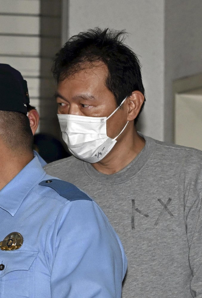 殺人容疑で送検される和久井学容疑者（９日午前、東京都新宿区で）＝帖地洸平撮影