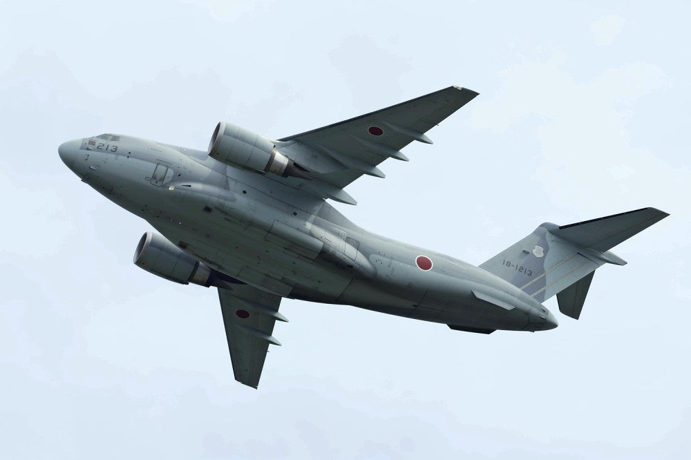 空自輸送機Ｃ２（２０２３年４月、神奈川県内で撮影）
