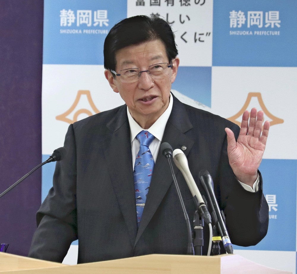 退任記者会見で、約１５年間を振り返る川勝知事（９日、静岡県庁で）